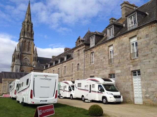 QUELQUES PHOTOS DES 4 JOURS DE FOLIE AU CHATEAU DE QUINTIN - Autostar