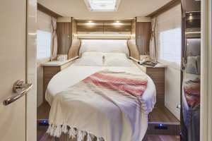 Lit central camping-car