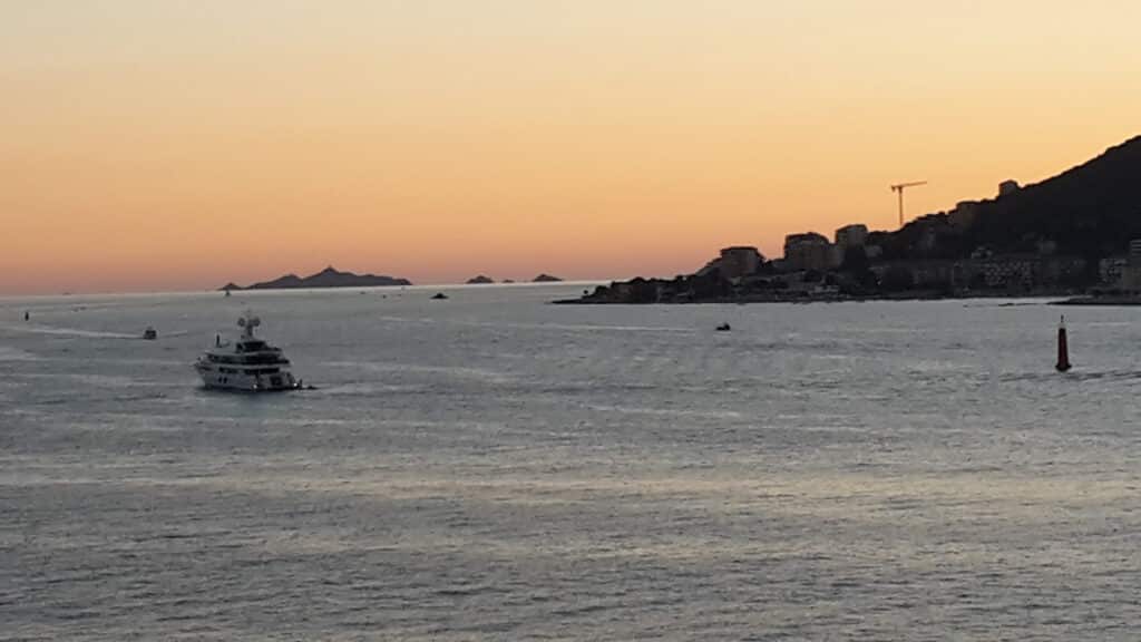 Idée de voyage en camping-car La corse|La corse en camping-car 1|aire de camping-car|La Corse en camping-car 2|Voyager en camping-car et découvrir la corse|Visiter Ajaccio en camping-car|voyager en camping-car en corse|voyager en camping-car|VOYAGER EN CAMPING-CAR EN CORSE|massif de bavella voyager en camping-car